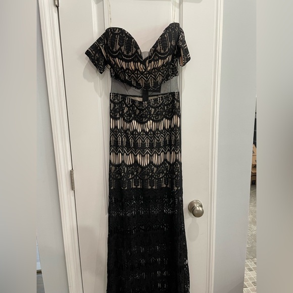 Fashion Nova Emilie black off the shoulder lace dress NWT - size M - Picture 8 of 8